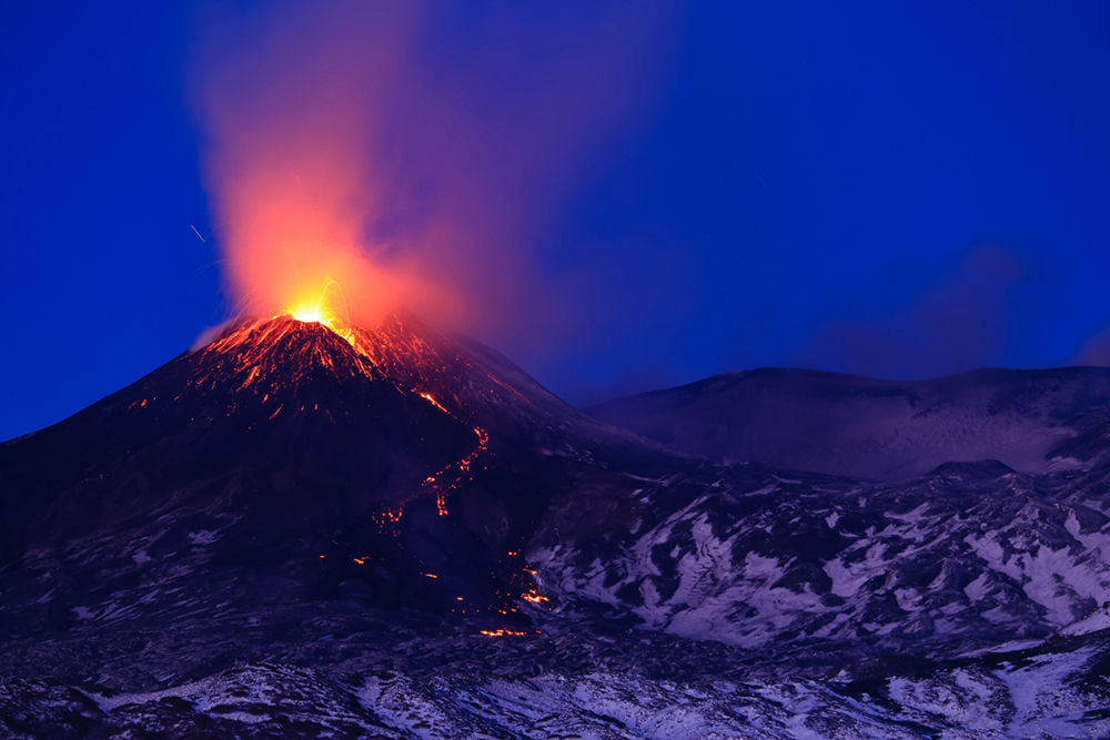 L'Etna è il vulcano più grande dell'Europa, e tra i vulcani più attivi del mondo.