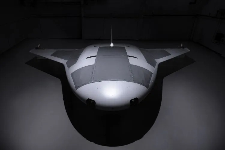 Il progetto Manta Ray è iniziato nel 2020, con l'obiettivo di sviluppare una nuova classe di veicoli sottomarini senza equipaggio (UUV) a lunga durata, a lungo raggio e con capacità di carico.