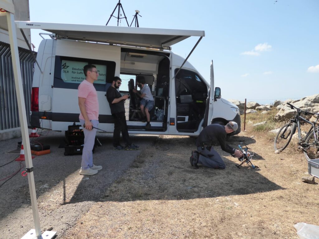 Il test ha simulato uno scenario di incendio in rapida espansione con minaccia centri abitati, infrastrutture e ambiente.