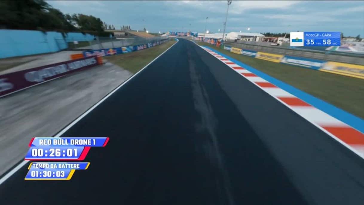 Domenica, sullo stesso tracciato, Red Bull ha invece riscritto le regole della velocità con il suo Red Bull Drone 1, che ha firmato il nuovo record del tracciato Marco Simoncelli di Misano.