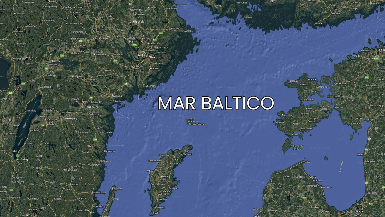 Mappa satellitare del Mar Baltico e delle coste circostanti, evidenziando l’area di sorveglianza dei droni sottomarini svedesi.