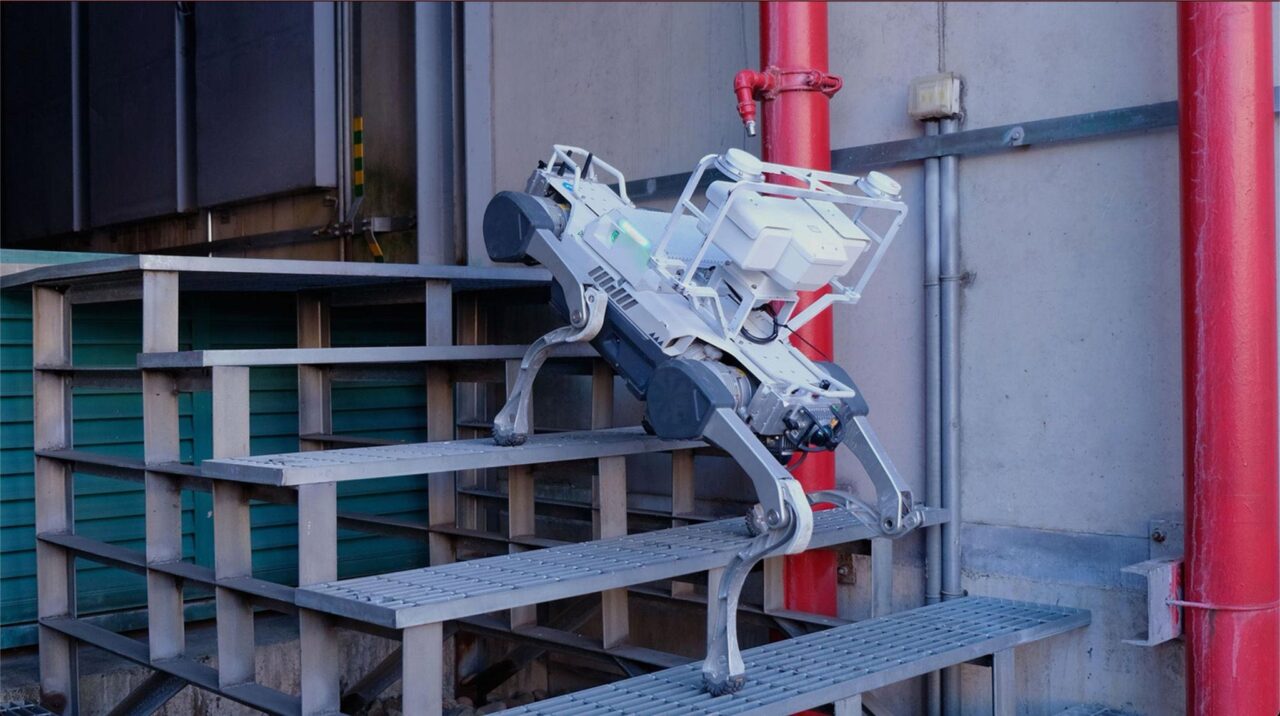 RHINO X3: robot per ispezioni industriali in ambienti complessi. Navigazione LiDAR, protezione IP67 e imaging avanzato. Sicurezza e precisione.