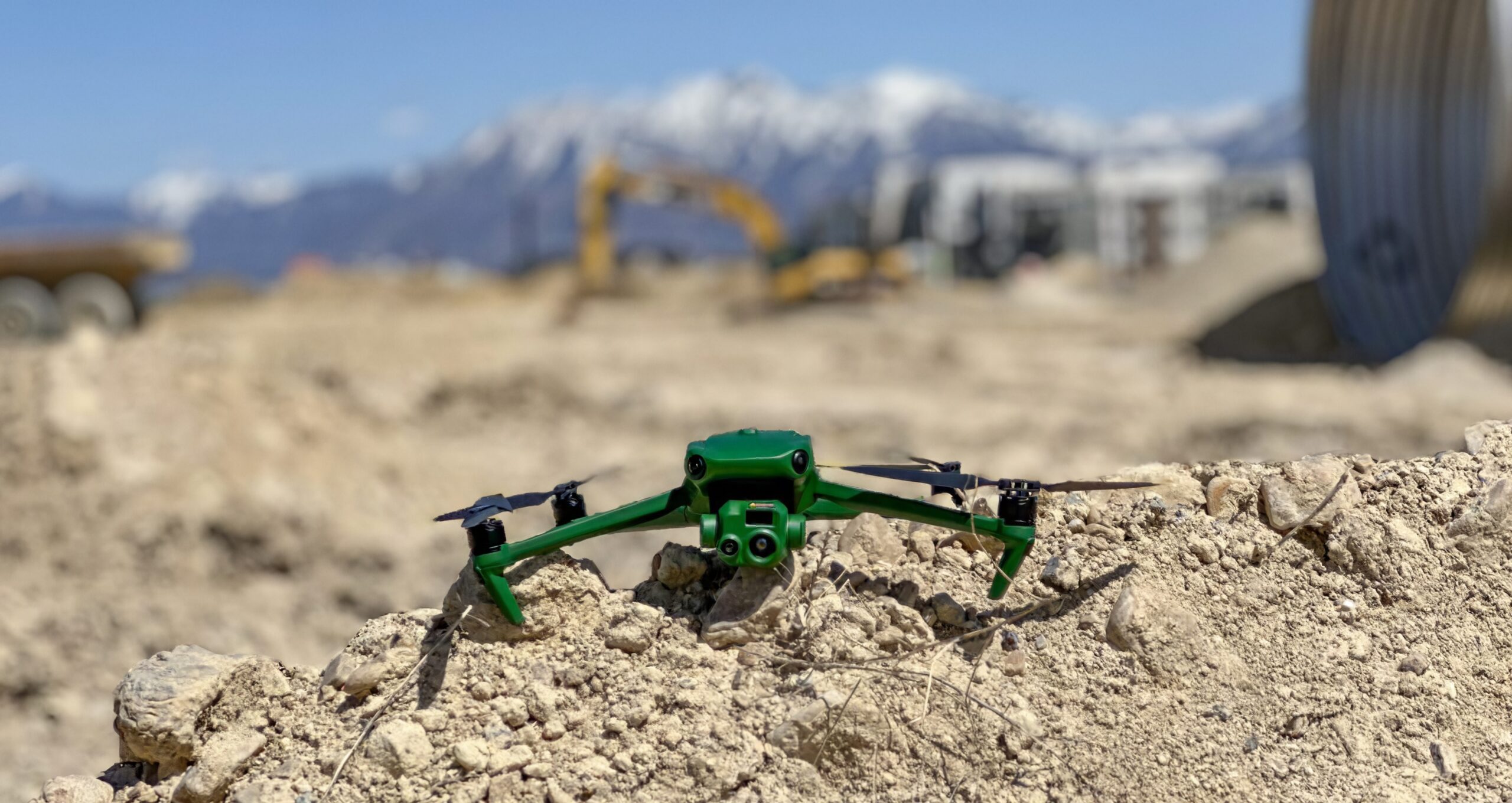 RAPTOR: droni commerciali professionali per missioni avanzate. Prestazioni di volo, dati sicuri e imaging di precisione.