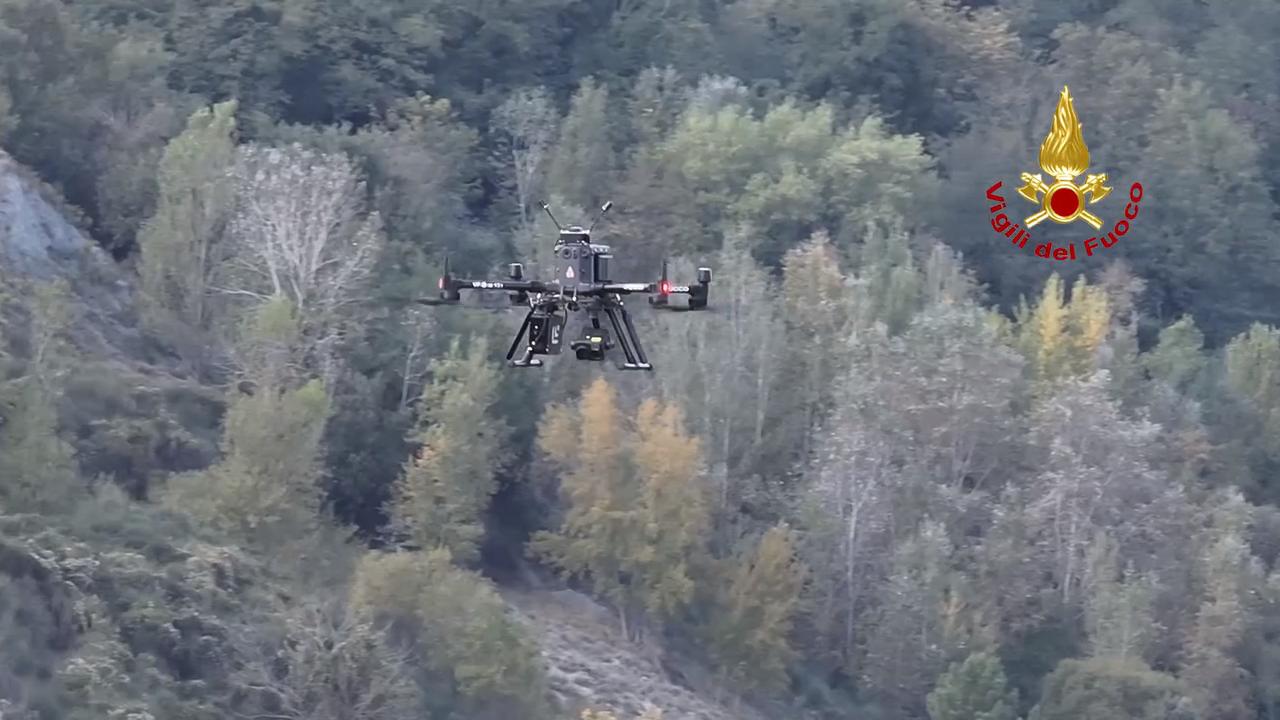 l cuore dell'addestramento si è poi concentrato sui sistemi aerei a pilotaggio remoto. È stata provata e testata la nuova configurazione del Lifeseeker, installato sul drone DJI Matrice 300.