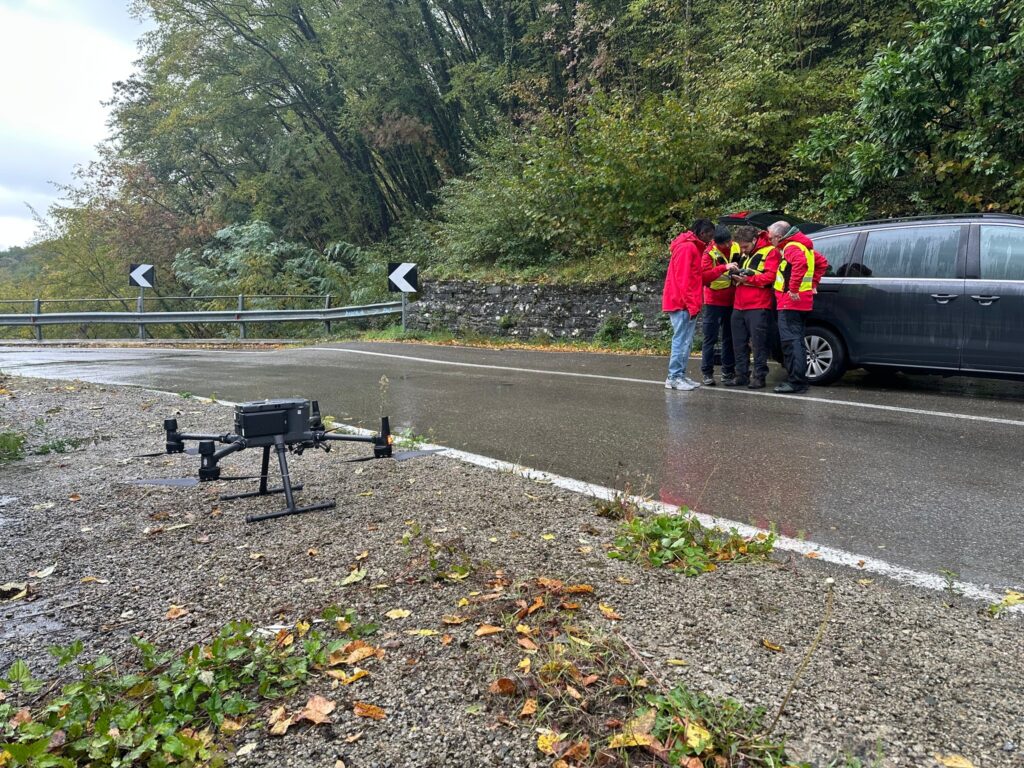 Dal 20 al 22 ottobre i cieli del Mugello sono stati protagonisti della terza esercitazione congiunta della rete dei centri di competenza del Dipartimento della Protezione Civile nazionale dedicata all’impiego dei droni in scenari di emergenza.