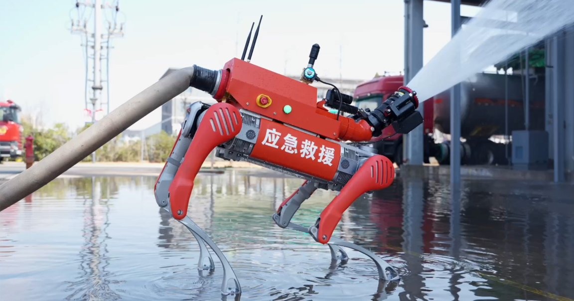 La Cina ha iniziato a testare e schierare robot-cani antincendio nei distretti più a rischio, dotati di cannoni d'acqua, sensori e capacità di operare in ambienti pericolosi per gli esseri umani.