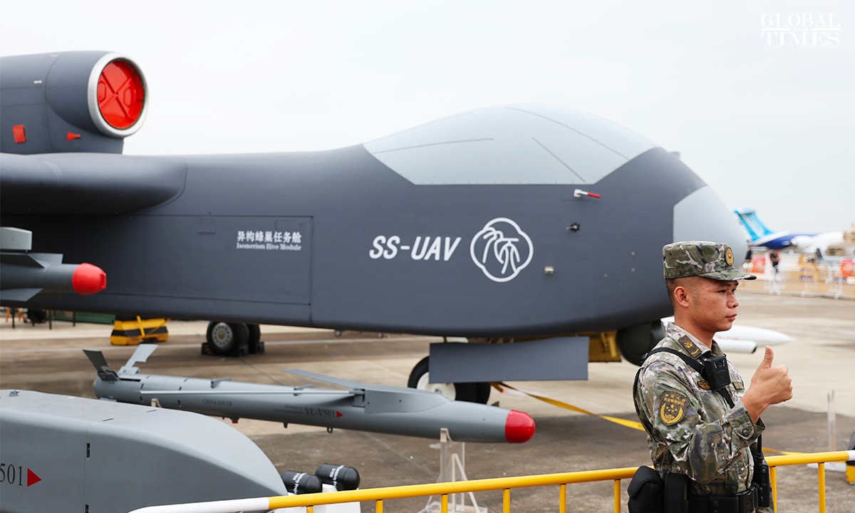 Primo volo per Jetank, il pi&ugrave; grande drone madre cinese: autonomia 12 ore, capacit&agrave; sciami UAV e ruolo nella difesa.