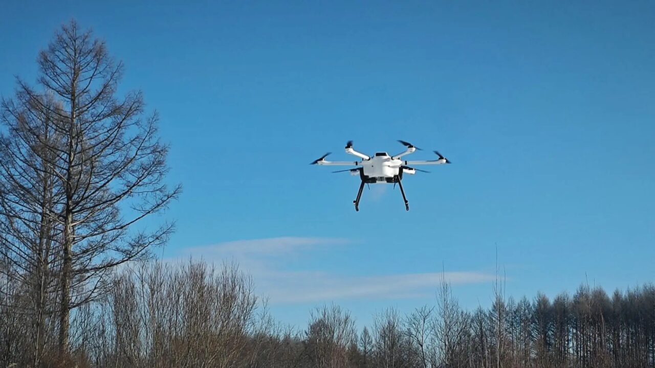 Il drone cinese Tianmushan-1 stabilisce un Guinness World Record con oltre 4 ore di volo grazie alla propulsione a idrogeno e a emissioni ridotte.