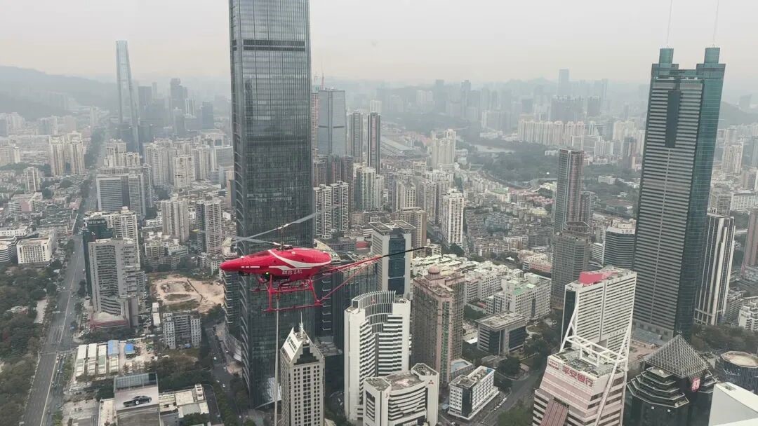 Un drone viene impiegato per erogare acqua a un&rsquo;altitudine di 306 metri tramite un sistema automatizzato di accoppiamento in volo.