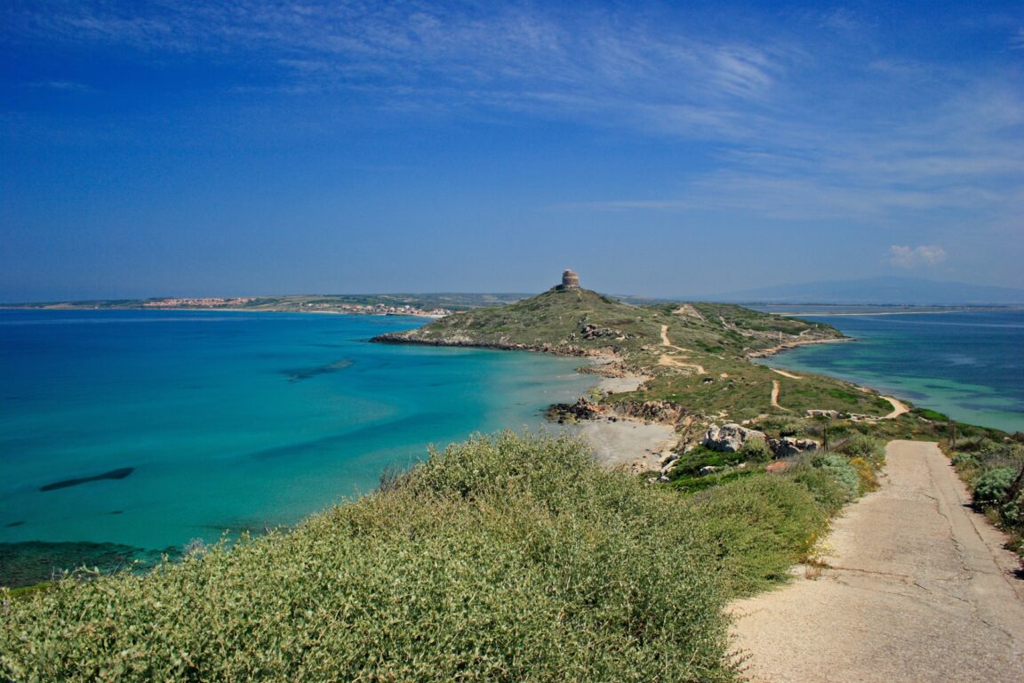 Monitoraggio con droni a San Giovanni di Sinis e Funtana Meiga: ecco come funziona il piano provinciale.