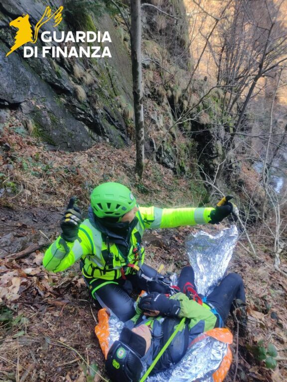 In Val Grande, un&rsquo;operazione coordinata con droni, elicottero GdF e squadre di terra ha portato in salvo quattro escursionisti dispersi.
