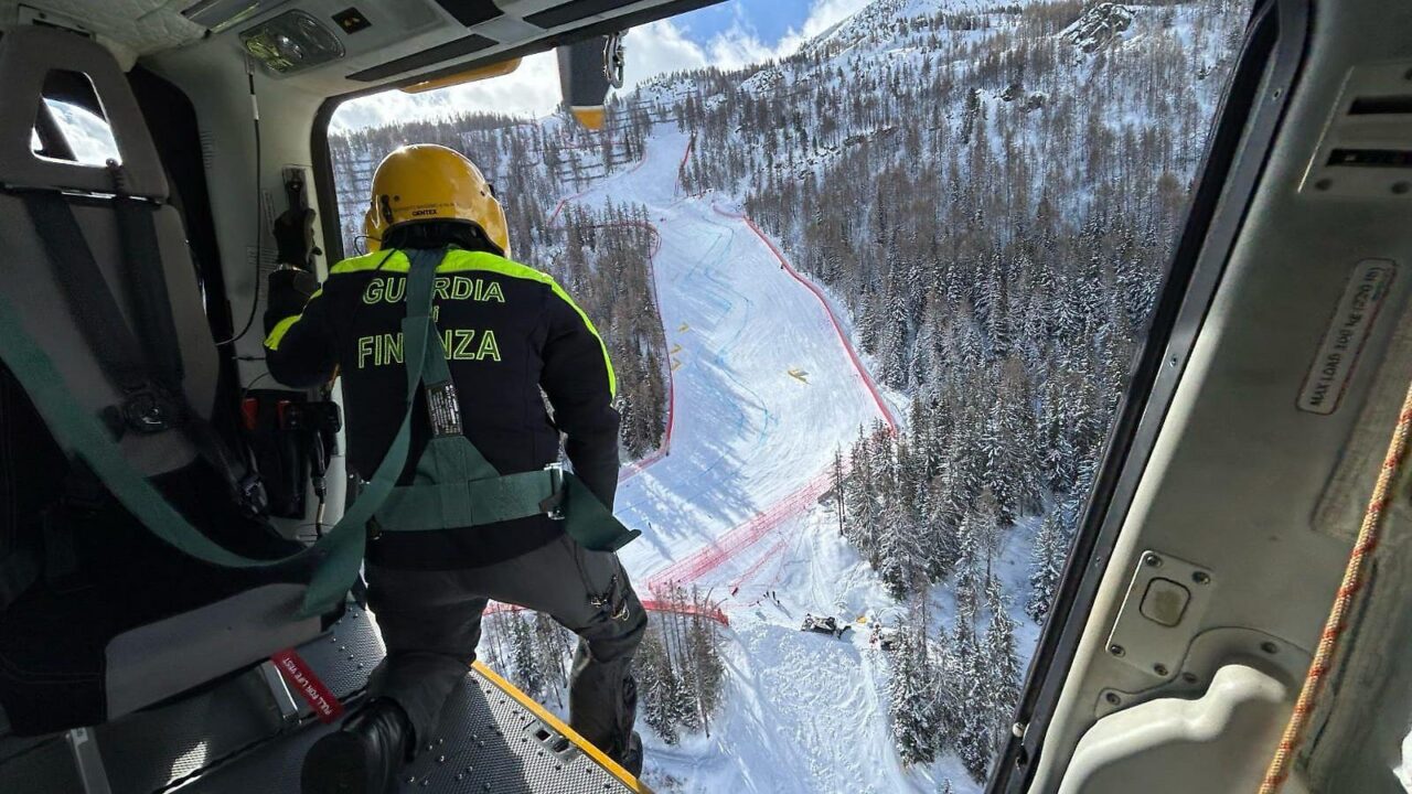 Tecnici di elisoccorso S.A.G.F. in sede a rotazione: una misura prevista per aumentare efficacia e prontezza nelle emergenze in quota.