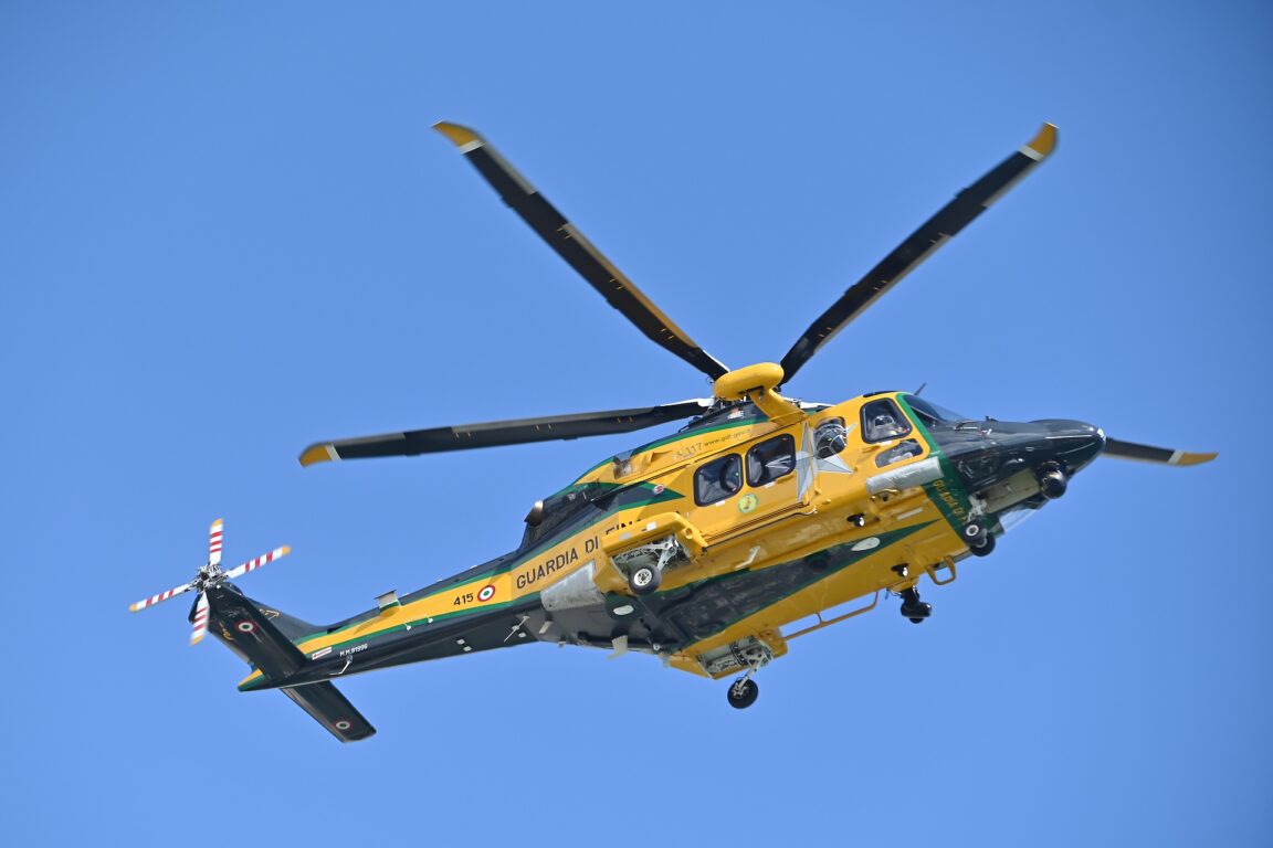 Escursionisti individuati grazie all&rsquo;IMSI-IMEI Catcher: recupero con verricello e trasferimento in sicurezza al campo base avanzato.