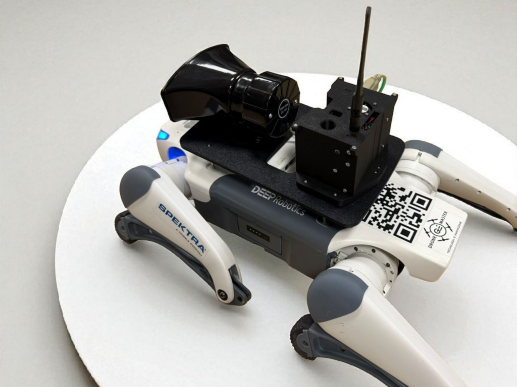 Robotica terrestre SPIKE AI con HS-Speaker GSM: comunicazioni critiche e supporto operativo in aree difficili da raggiungere.