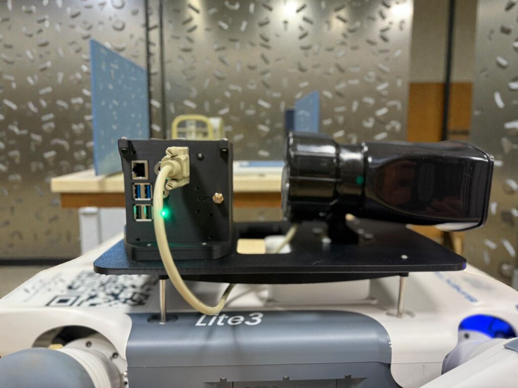 Robotica terrestre SPIKE AI con HS-Speaker GSM: comunicazioni critiche e supporto operativo in aree difficili da raggiungere.