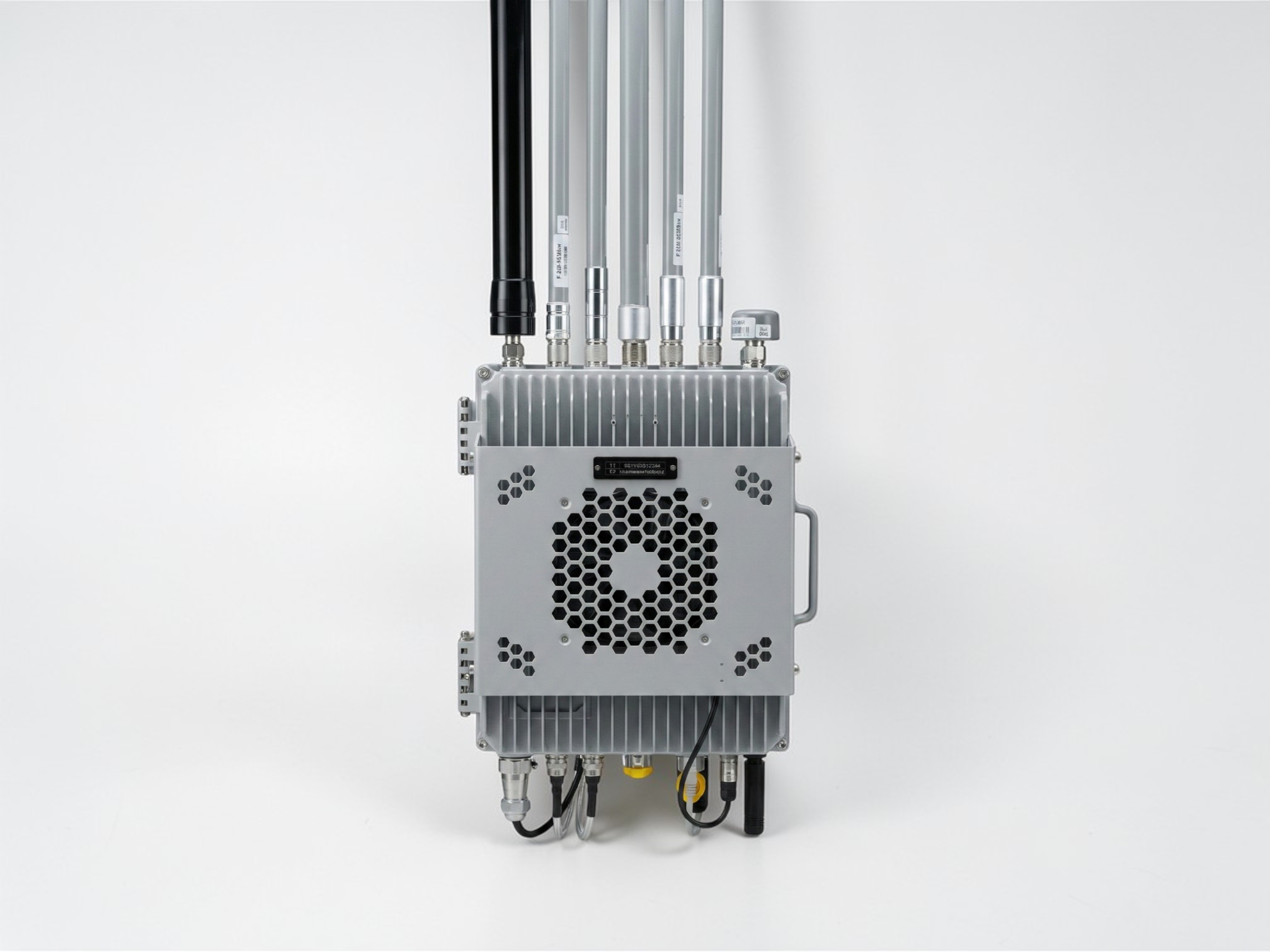 D-Detector Static combina radiofrequenza e radar per validare i target e ridurre drasticamente i falsi allarmi.