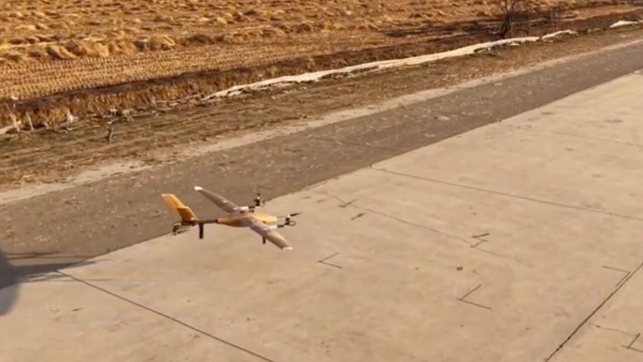 Un drone VTOL ad ala fissa, oltre 100 km/h, con struttura in composito di bambù, cambia le regole dei materiali aerospaziali.