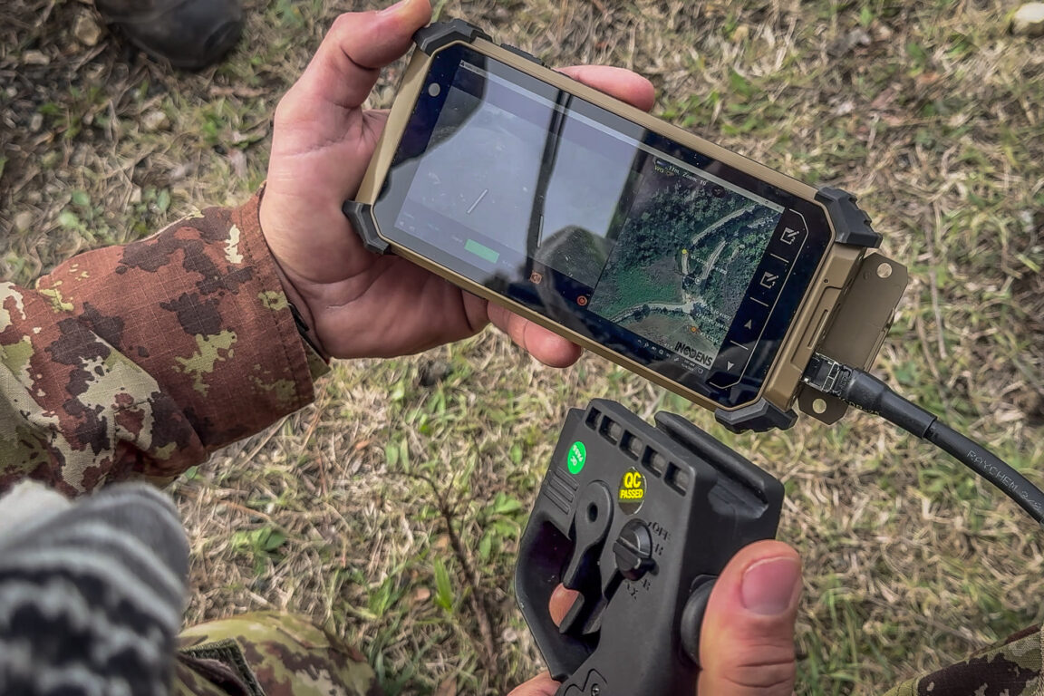 Tre funzioni in valutazione: trasporto materiali, supporto alla mobilit&agrave; del personale e impiego in evacuazione feriti (CASEVAC). Immagini messe a disposizione con licenza CC-BY-NC-SA 3.0 IT.