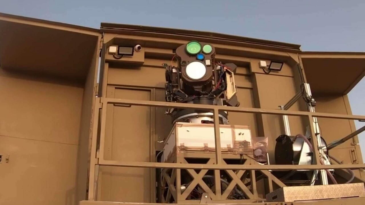 Iron Beam non usa munizioni tradizionali, l&rsquo;efficacia dipende da energia disponibile, puntamento, stabilizzazione e tempo sul bersaglio.