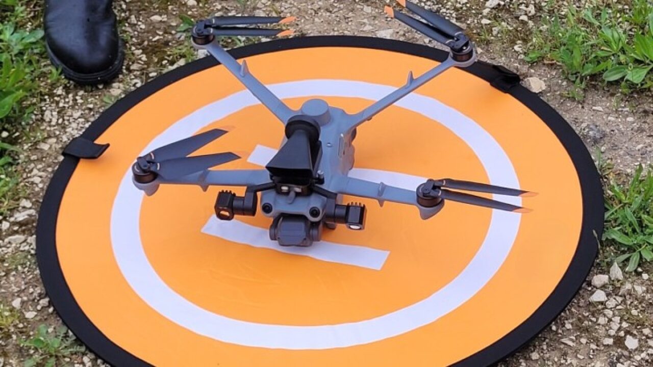 A Bari il sistema Vista testa un modello operativo: un drone arriva prima dei mezzi a terra, invia immagini in tempo reale e offre una lettura immediata della scena.
