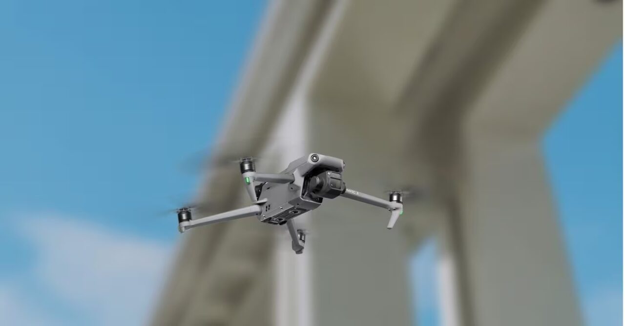 Autostrada del Brennero (A22) usa droni e sensori per ispezionare ponti, viadotti e versanti. Dati e gemello digitale per interventi rapidi.