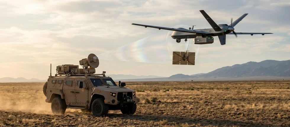 Microonde e solare: due strade per la ricarica in volo dei droni. Test in Cina con sorgente mobile e confronto con Guardian di Vector Robotics.