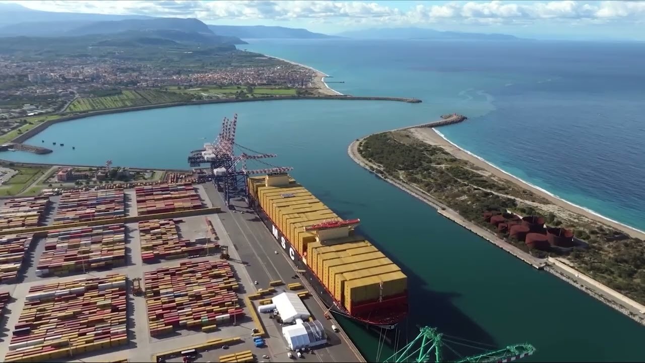 Due nuovi droni entrano nella dotazione della Guardia di finanza per il monitoraggio dell&rsquo;area portuale di Gioia Tauro.