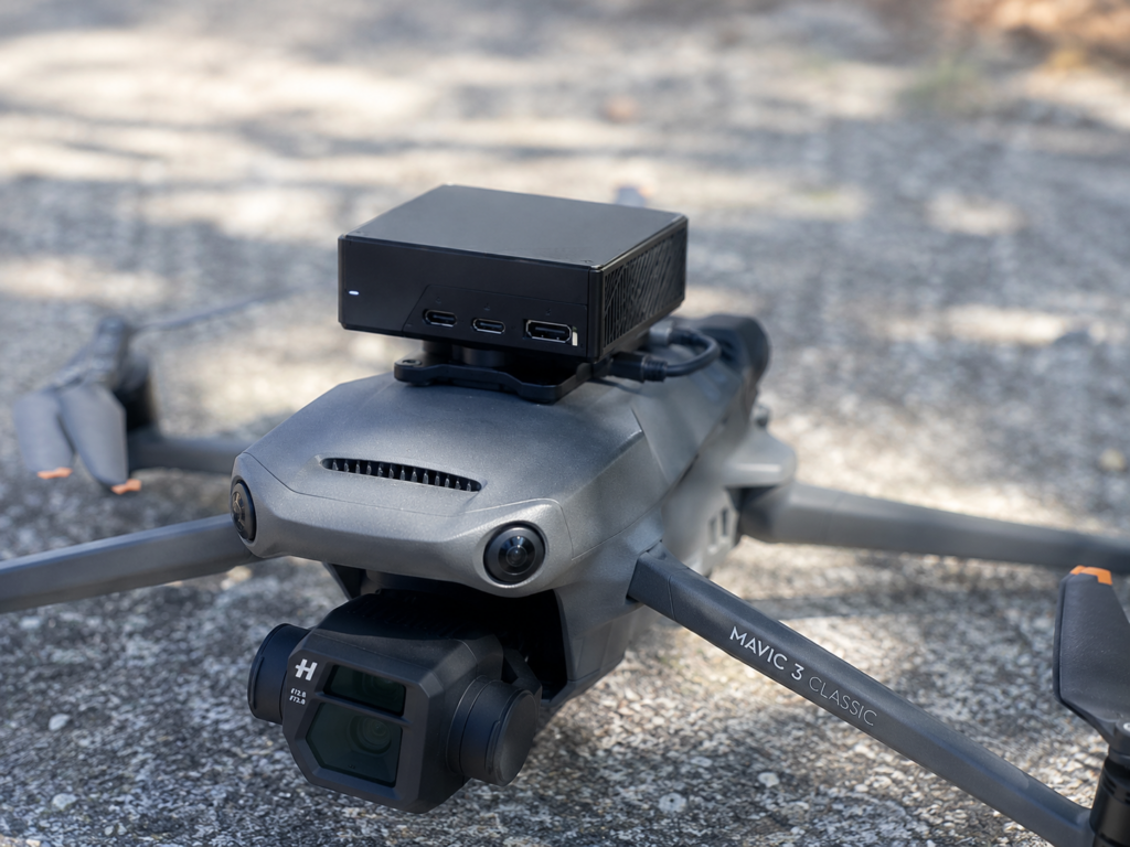 Black Box di Dronemaster SRL: firewall fisico per proteggere droni, robot, rover e PC in ambienti iper-connessi.