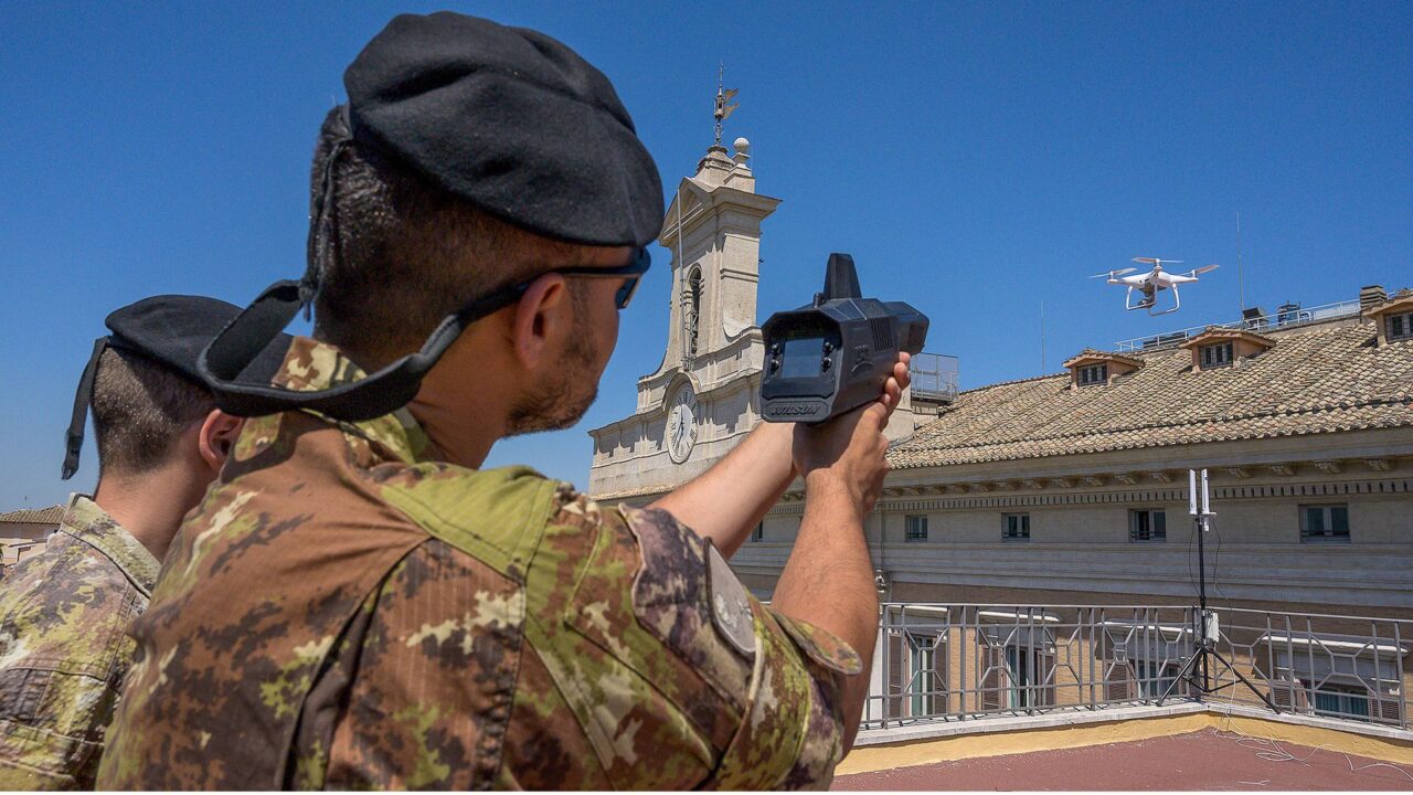 Difesa antidrone in Italia: formazione e vincoli normativi, cosa &egrave; consentito e da chi.