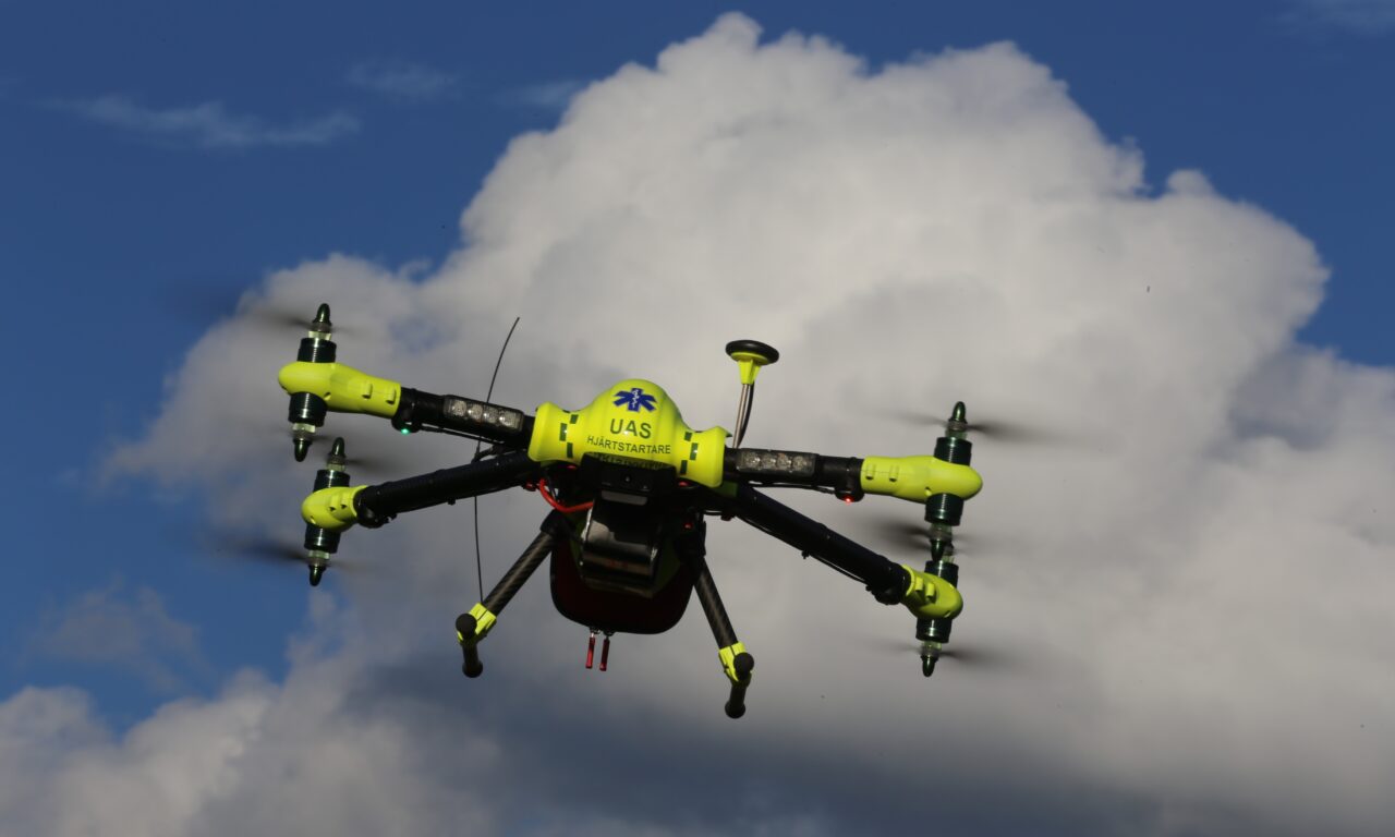 In scenari urbani affollati, la priorit&agrave; non pu&ograve; essere manuale: servono meccanismi interoperabili e regole chiare tra enti e operatori.