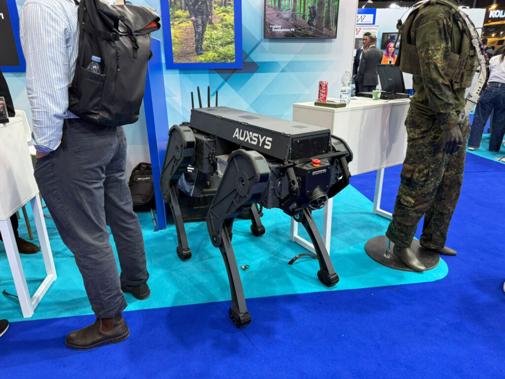 UGV per il patrolling: Rover robotici terrestri dedicati alla sicurezza perimetrale delle infrastrutture critiche, equipaggiati con sensori ottici, termici e moduli LiDAR per l'ispezione autonoma.