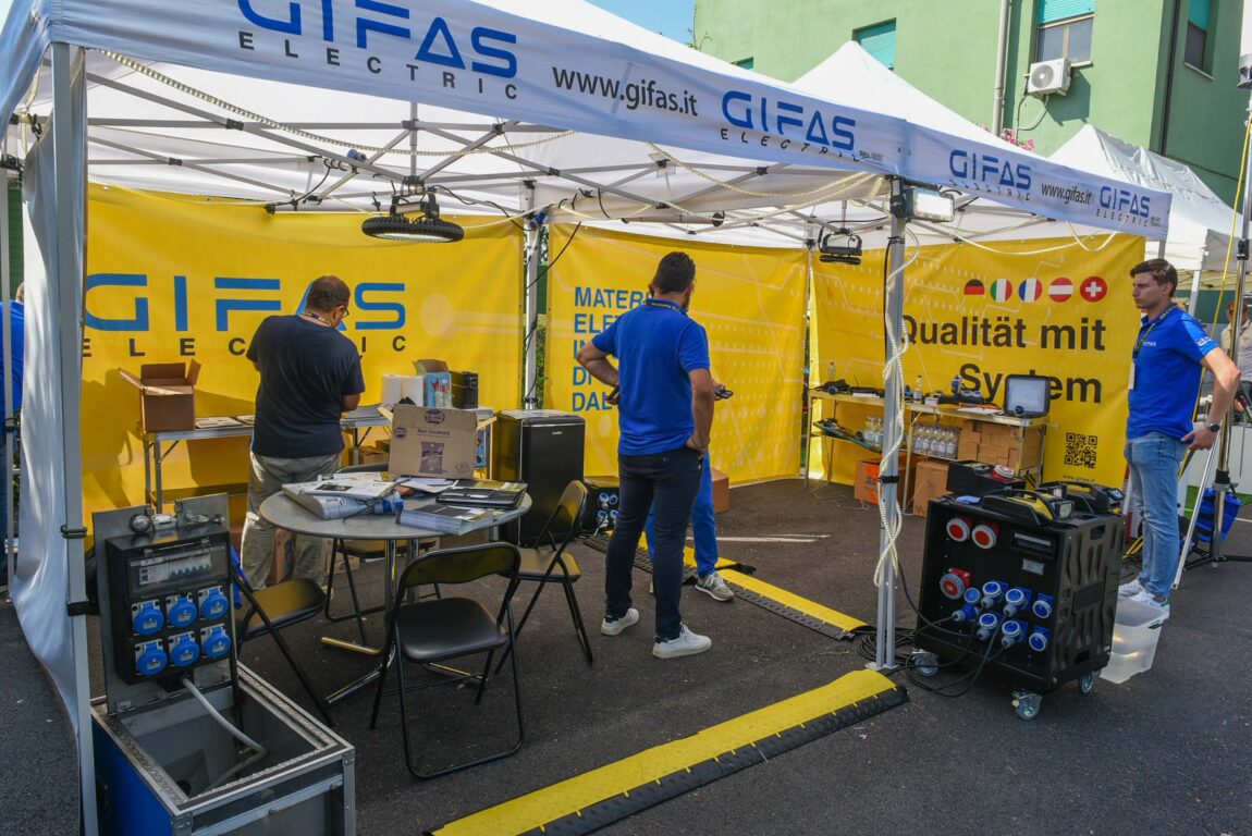 Celebrazioni ufficiali per i vent'anni di attività del polo logistico, un traguardo storico fondamentale per lo sviluppo e la sicurezza del Sistema Paese.