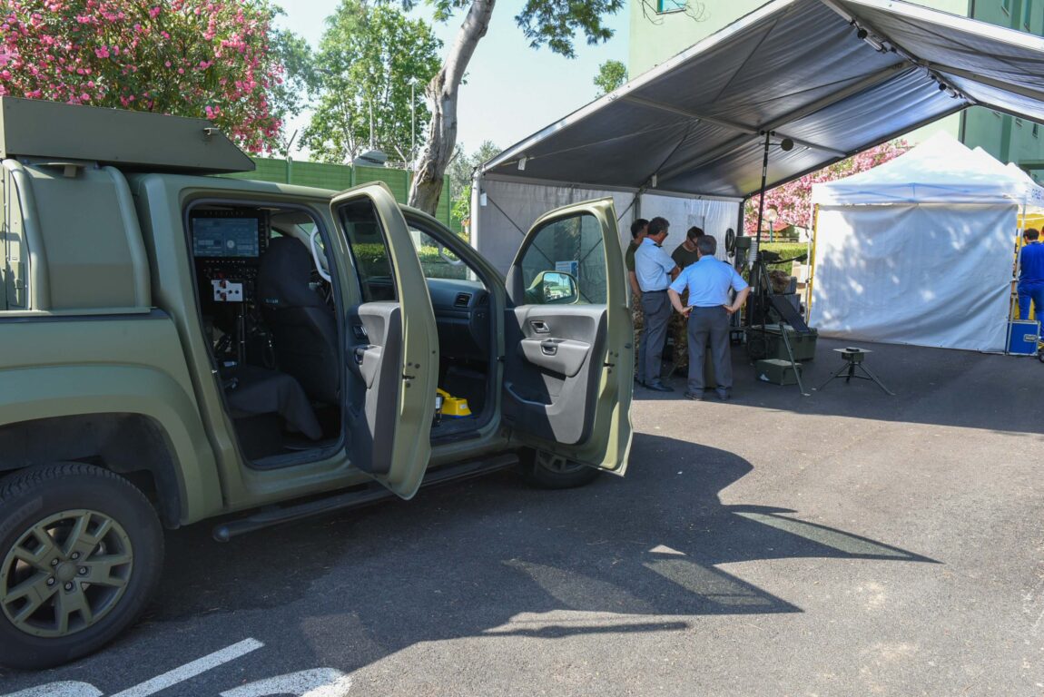 L'esposizione dei veicoli e delle attrezzature del settore motorizzazione a cura dei Gruppi Manutenzione Autoveicoli di Forlì e Bari.