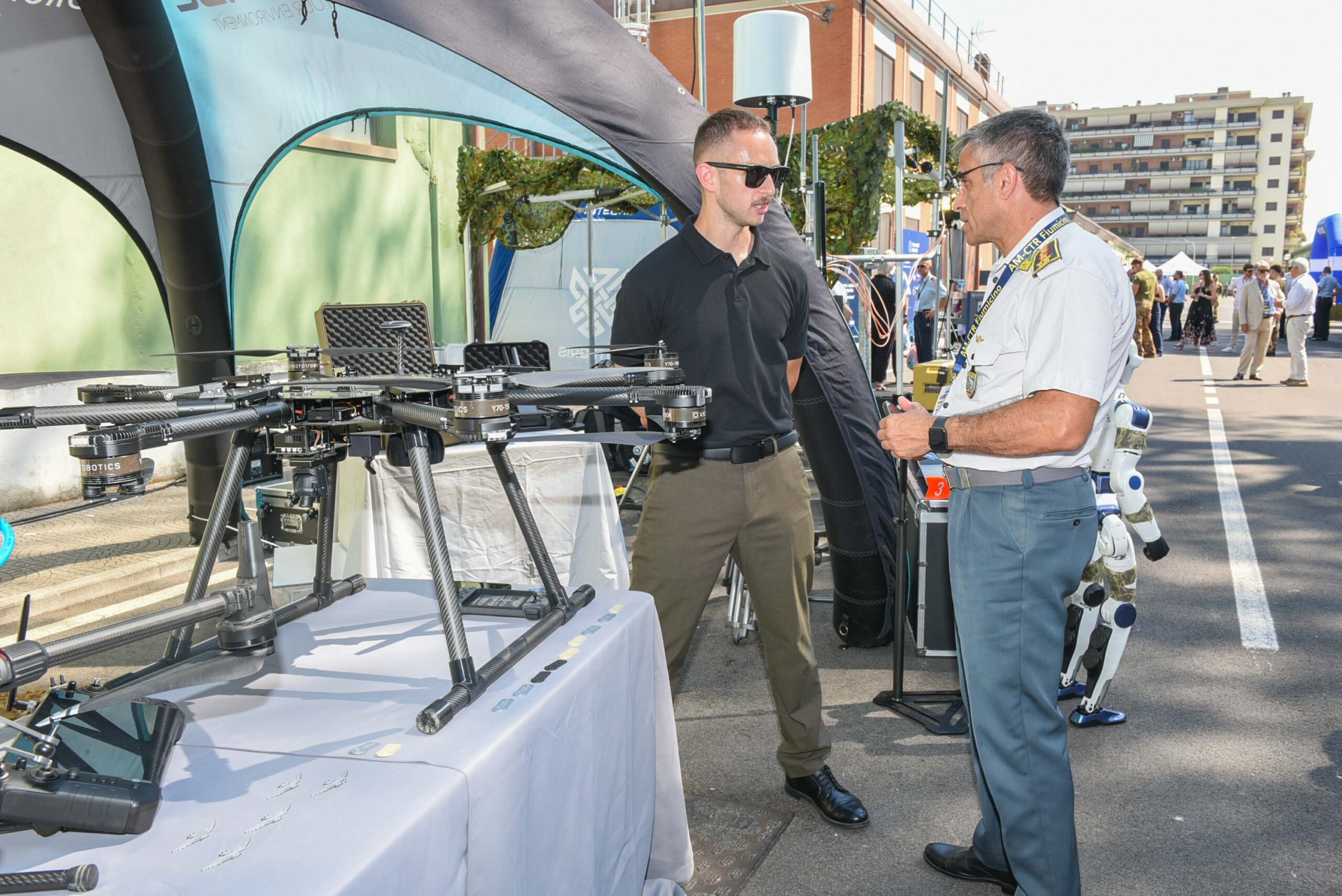 Dronemaster: Integrazione di sistemi robotici e soluzioni logistiche civili e militari presentate all'Industry Day del CTR Fiumicino.