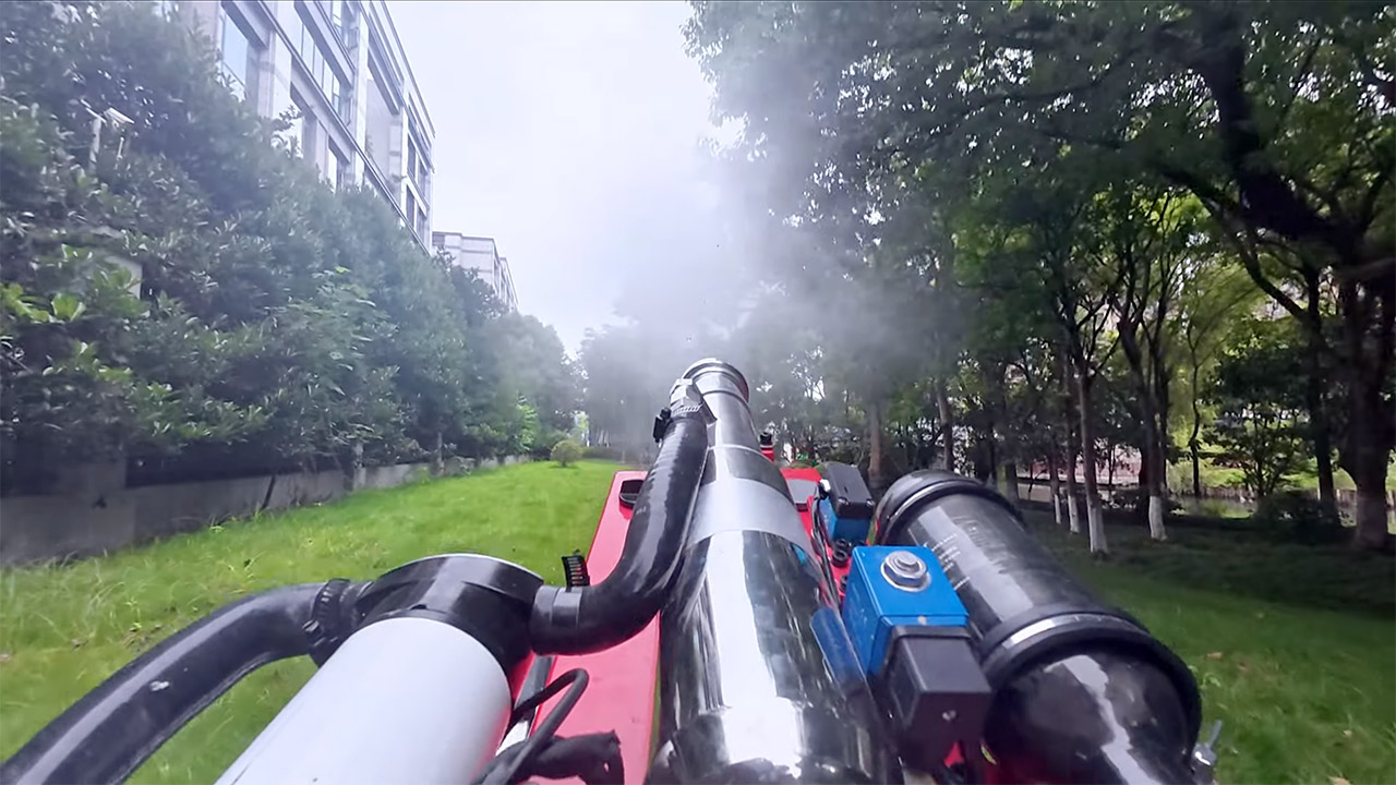 Il robot antincendio di DEEP Robotics affronta temperature estreme grazie al doppio raffreddamento.