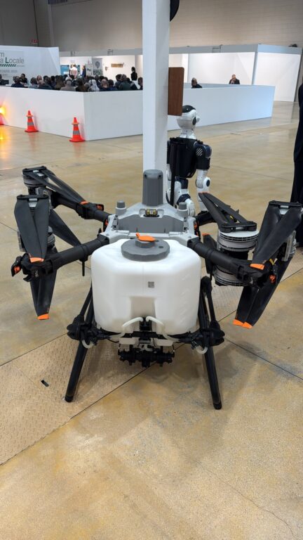DJI Agras T100 presentato da Dronemaster al Forum Polizia Locale 2026